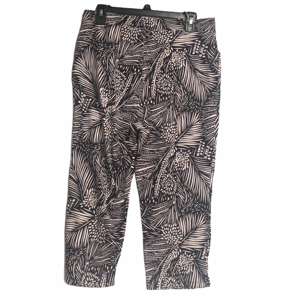 Chico’s Weekenders  Capris. Size 1 or Medium. Black and white floral